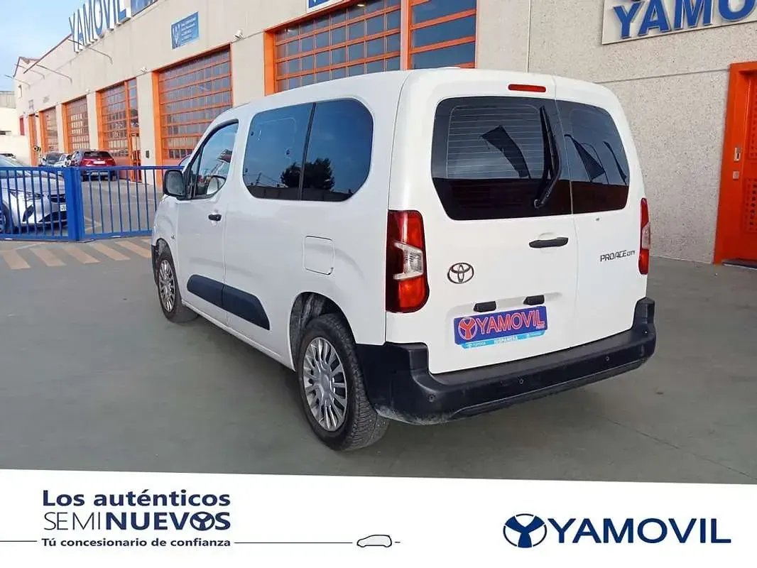 Usado Toyota Proace City Active 131 CV (96 kW) 2024 Blanco Monovolumen