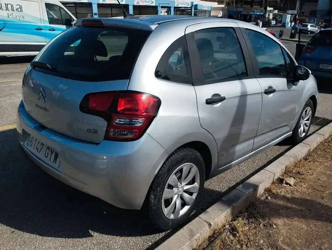 Usado Citroën C3 Business Class 68 CV (50 kW) 2010 Plateado Utilitario