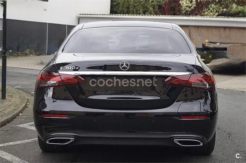Usado Mercedes E300 320 CV (235 kW) 2023 Negro Berlina