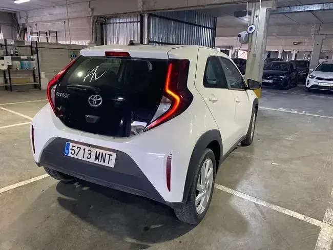 Usado Toyota Aygo X Play 72 CV (52 kW) 2024 Blanco SUV