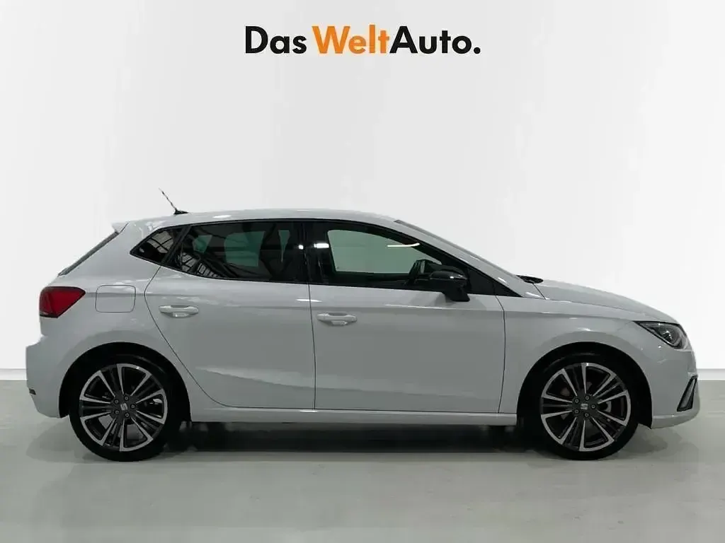 Usado Seat Ibiza FR 150 CV (110 kW) 2024 Blanco Utilitario