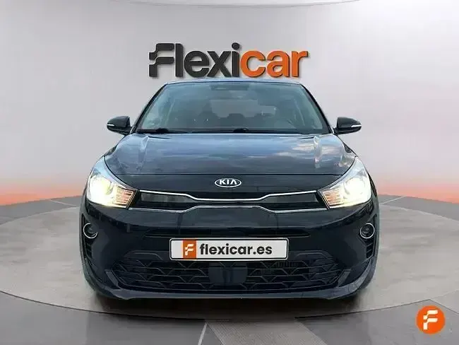Usado Kia Rio 100 CV (73 kW) 2021 Negro Berlina