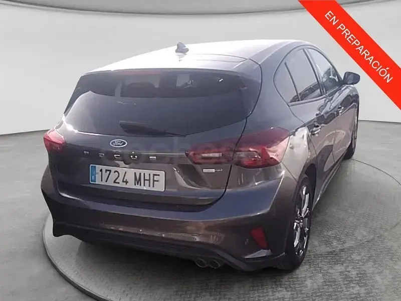 Usado Ford Focus ST-Line 155 CV (114 kW) 2023 Gris / plata Berlina