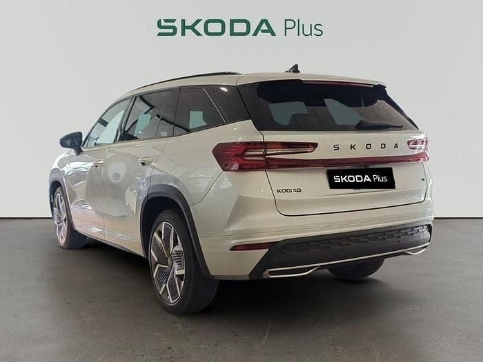 Gris plata Nuevo 2025 Skoda Kodiaq SportLine SUV | 44.990 € (Precio justo) - Imagen 1/4