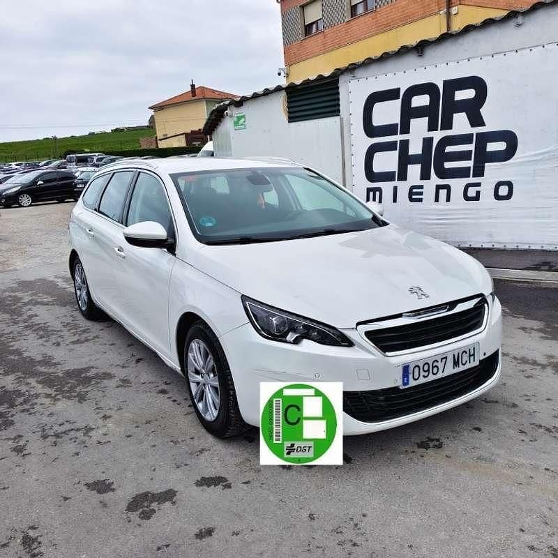 Usado Peugeot 308 SW Style 120 CV (88 kW) 2015 Blanco Familiar