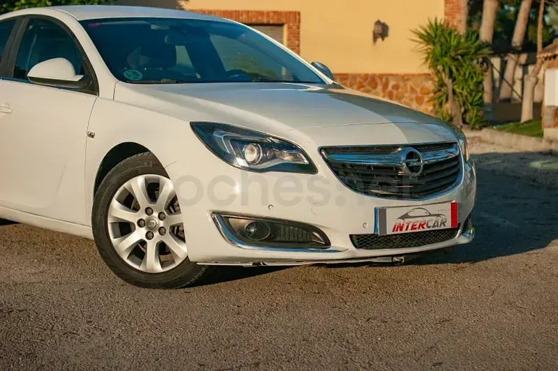 Usado Opel Insignia Business 136 CV (100 kW) 2017 Blanco Berlina