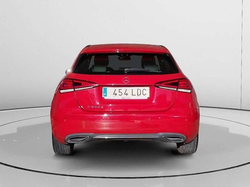 Usado Mercedes A200 151 CV (111 kW) 2019 Rojo Utilitario