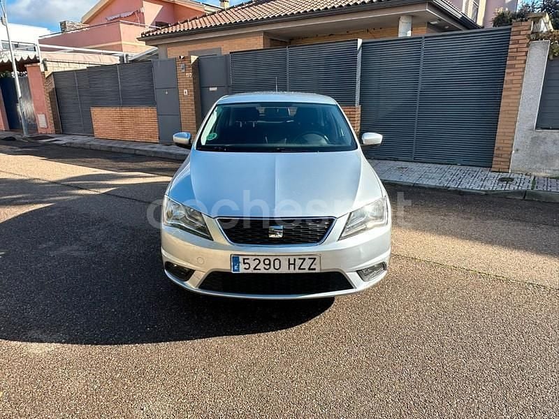 Usado Seat Toledo I-Tech 105 CV (77 kW) 2014 Gris / plata Berlina