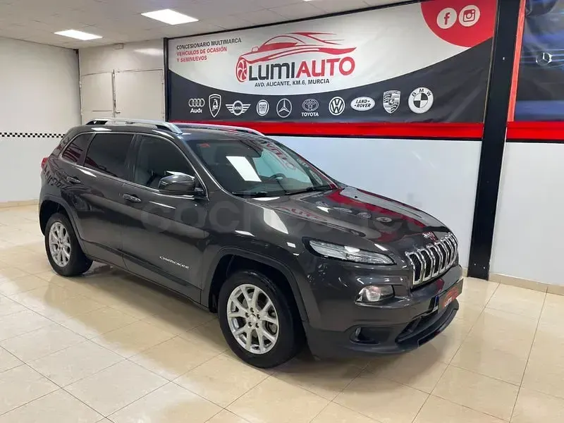 Usado Jeep Cherokee Longitude 140 CV (102 kW) 2015 Gris / plata SUV