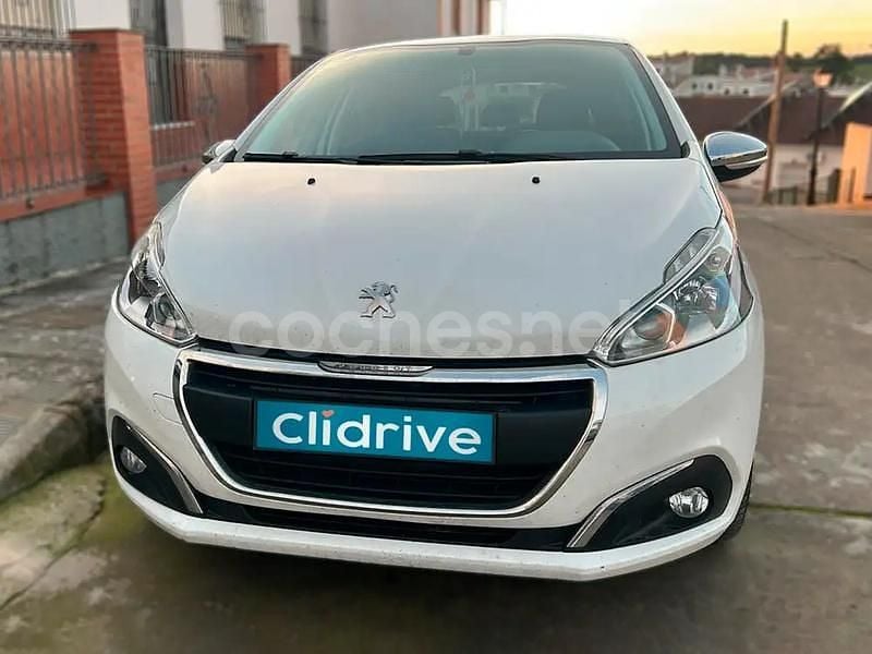 Usado Peugeot 208 Style 100 CV (73 kW) 2017 Blanco Utilitario