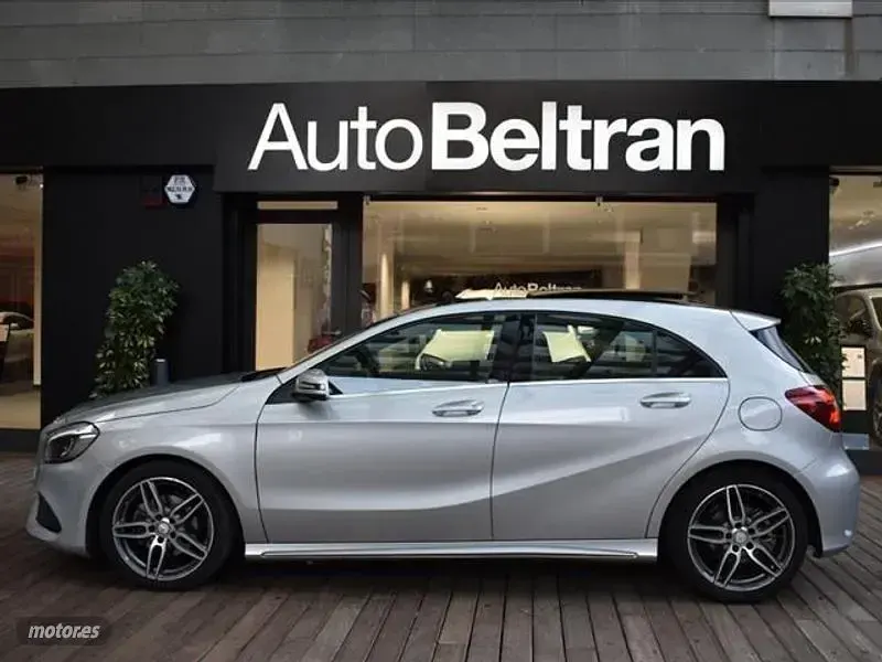 Usado Mercedes 180 109 CV (80 kW) 2017 Plateado Berlina