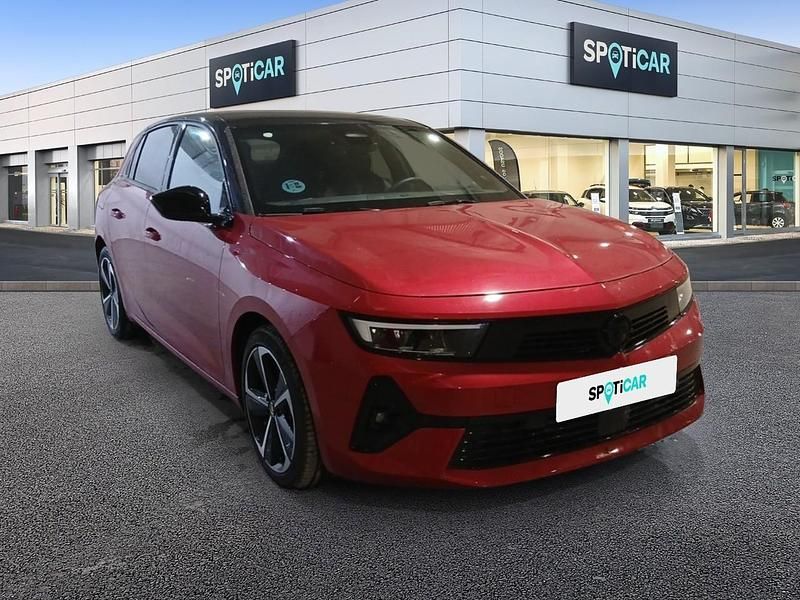 Usado Opel Astra 130 CV (95 kW) 2024 Rojo Berlina