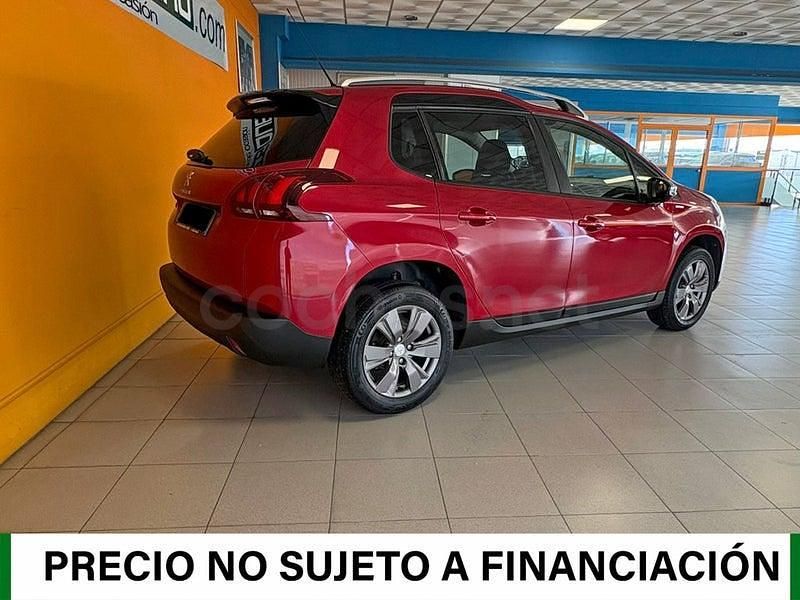 Usado Peugeot 2008 Style 100 CV (73 kW) 2018 Granate SUV