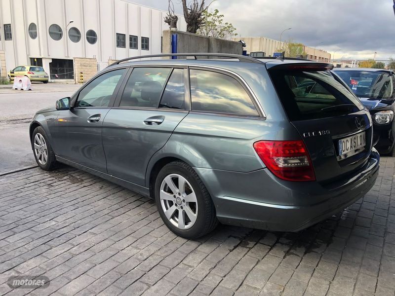 Usado Mercedes C180 120 CV (88 kW) 2012 Gris Familiar