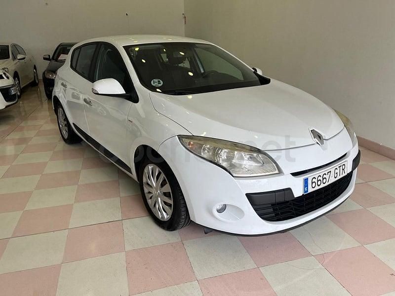 Begagnad Renault Mégane 105 HK (77 kW) 2010 Vit Sedan