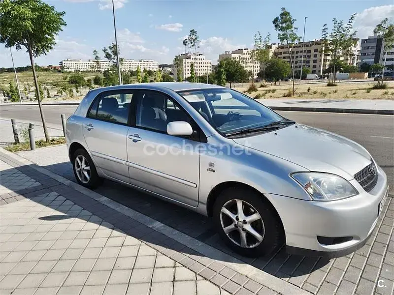 Usado Toyota Corolla Luna 116 CV (85 kW) 2004 Gris / plata Berlina