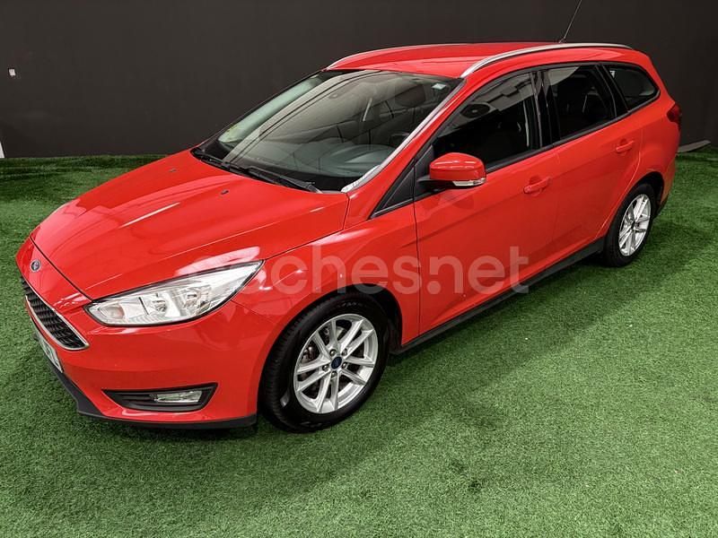 Rojo Usado 2016 Ford Focus Familiar | 7999 € (Precio justo) - Imagen 1/4