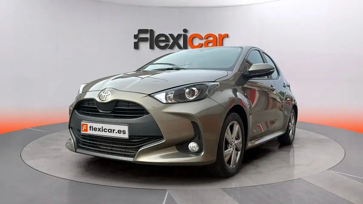 Usado Toyota Yaris Hybrid Active 116 CV (85 kW) 2025 Marrón Berlina