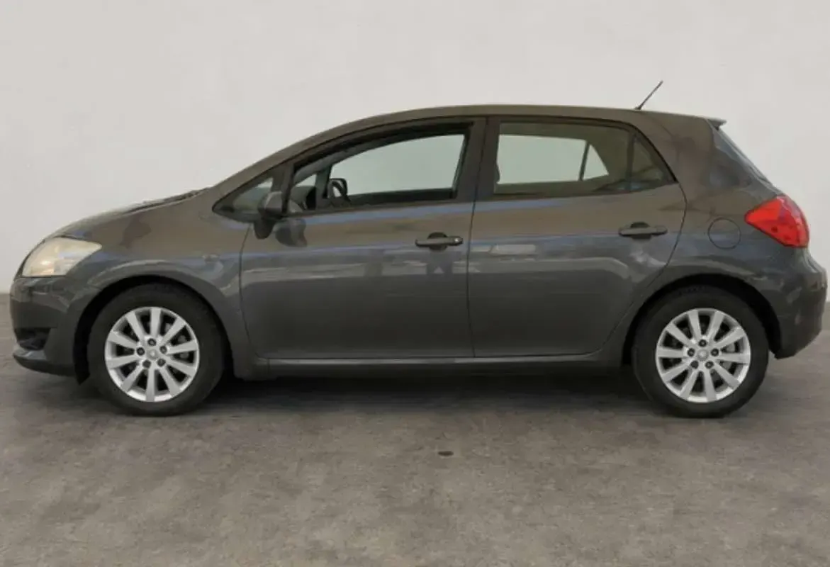 Usado Toyota Auris 90 CV (66 kW) 2008 Gris Utilitario