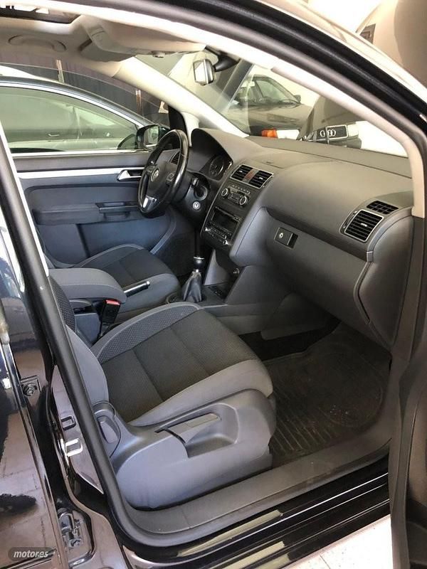 Usado VW Touran Advance 143 CV (105 kW) 2012 Negro Monovolumen