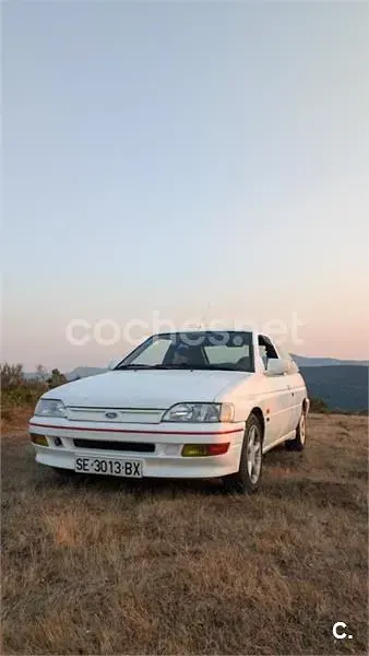 Usado Ford Escort 105 CV (77 kW) 1992 Blanco Berlina