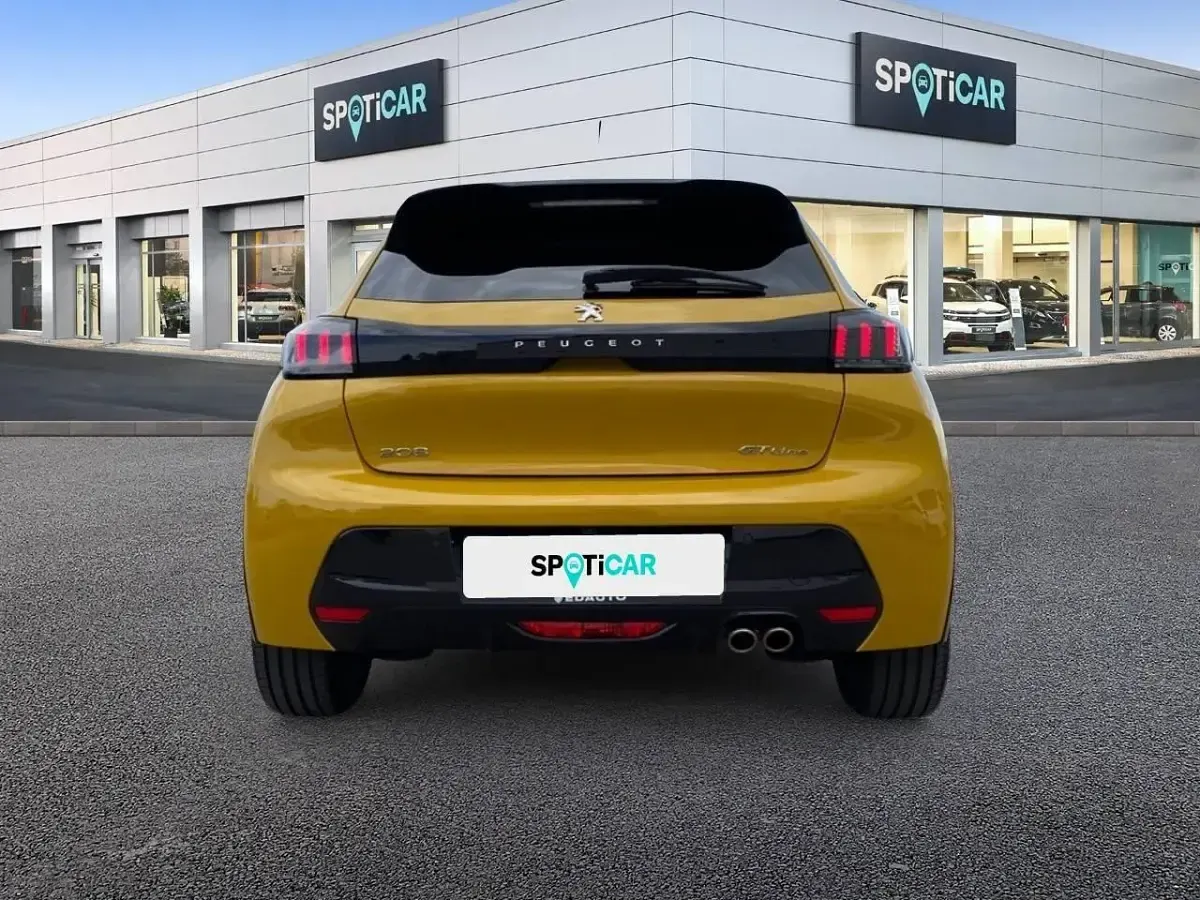 Usado Peugeot 208 GT-line 130 CV (95 kW) 2020 Dorado Utilitario