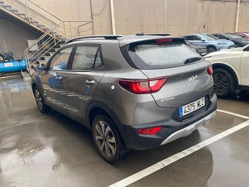 Usado Kia Stonic 84 CV (61 kW) 2023 Gris SUV