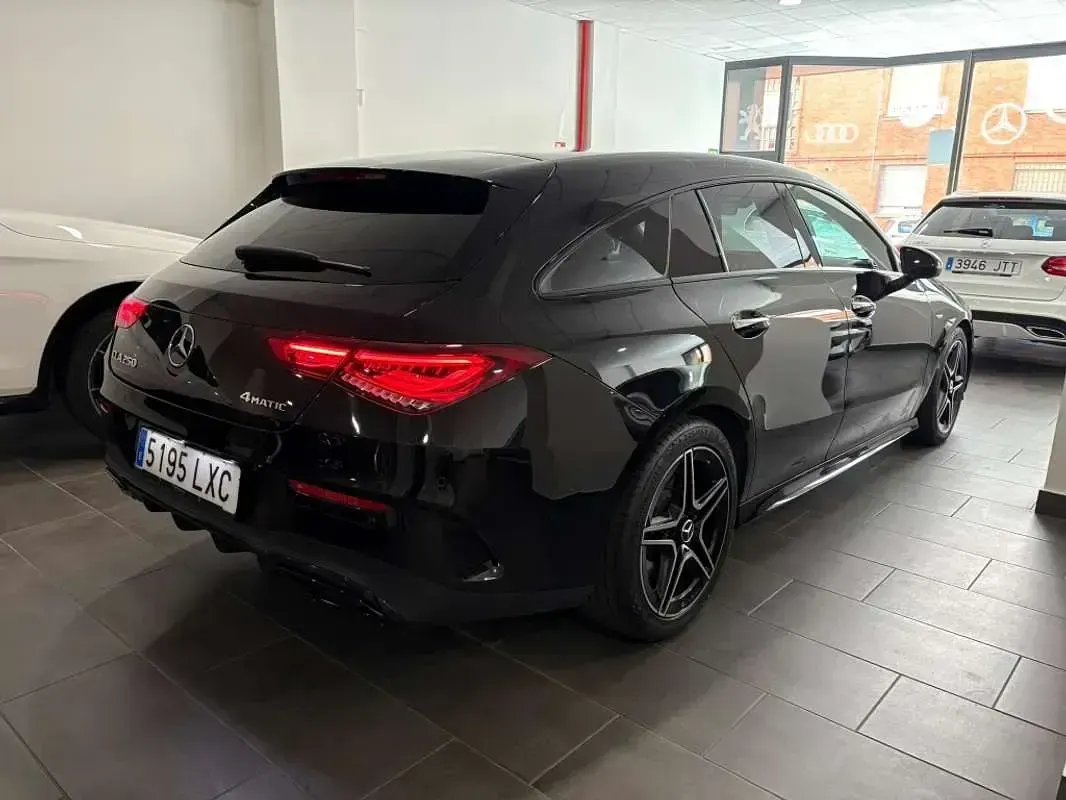 Usado Mercedes CLA250 Shooting Brake 224 CV (164 kW) 2022 Negro Familiar