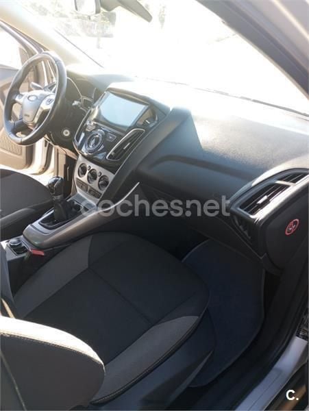 Gris / plata Usado 2013 Ford Focus Trend Berlina | 5300 € (Precio justo) - Imagen 1/4