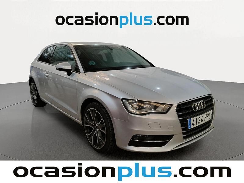 Usado Audi A3 Attraction 122 CV (89 kW) 2013 Gris plata Utilitario