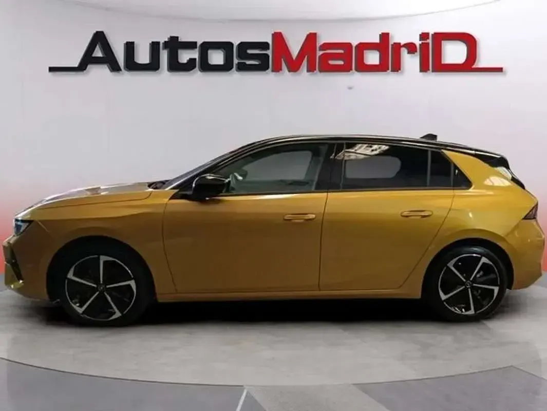 Usado Opel Astra Edition 131 CV (96 kW) 2024 Amarillo Utilitario