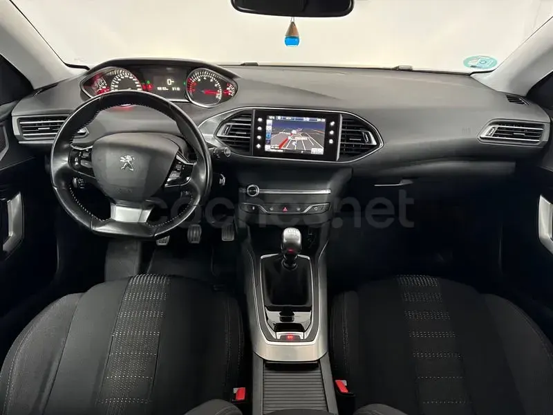 Usado Peugeot 308 Allure 130 CV (95 kW) 2015 Blanco Berlina