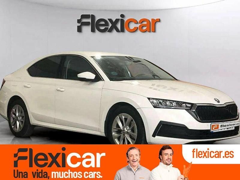 Blanco Usado 2021 Skoda Octavia Ambition Berlina | 17.490 € (Precio justo) - Imagen 1/4