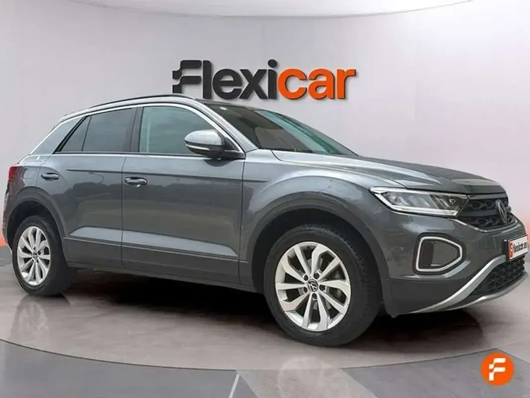 Usado VW T-Roc Life 150 CV (110 kW) 2024 Gris SUV