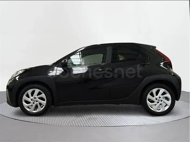 Usado Toyota Aygo X Play 72 CV (52 kW) 2024 Negro SUV