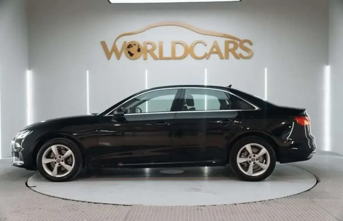 Usado Audi A4 Advanced Plus 136 CV (100 kW) 2020 Negro Berlina