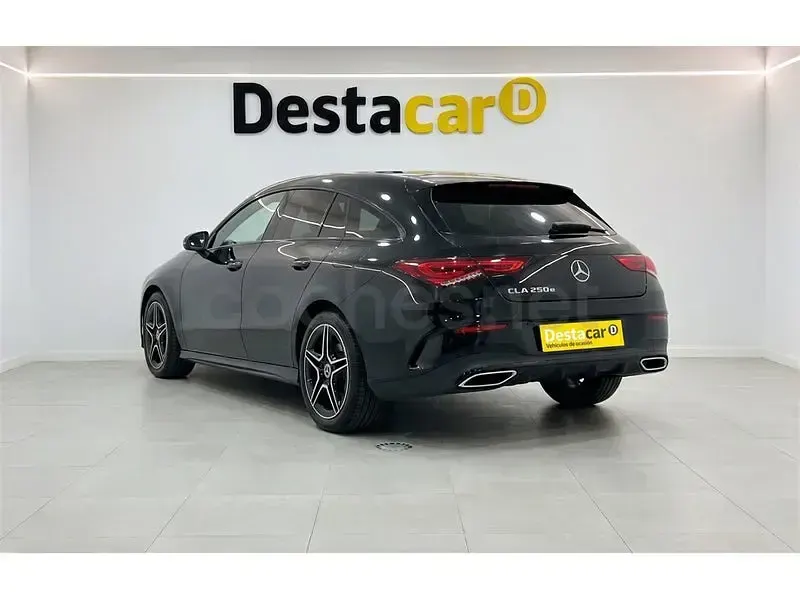Usado Mercedes CLA250e Shooting Brake 218 CV (160 kW) 2022 Negro Familiar