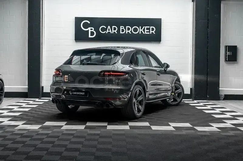 Usado Porsche Macan Turbo Performance Package 440 CV (323 kW) 2018 Gris / plata SUV