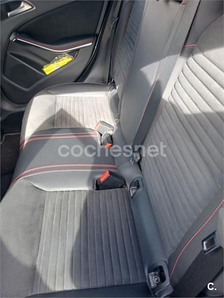 Usado Mercedes A200 150 CV (110 kW) 2019 Gris / plata Berlina