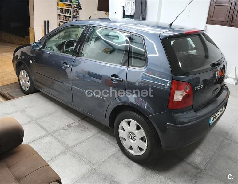Usado VW Polo Highline 75 CV (55 kW) 2004 Azul Berlina