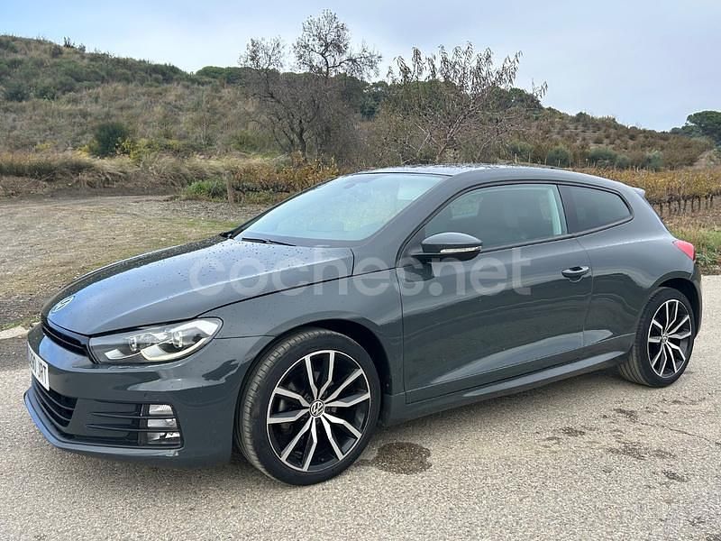 Gris / plata Usado 2016 VW Scirocco R-line Coupe | 11.500 € (Super precio) - Imagen 1/4