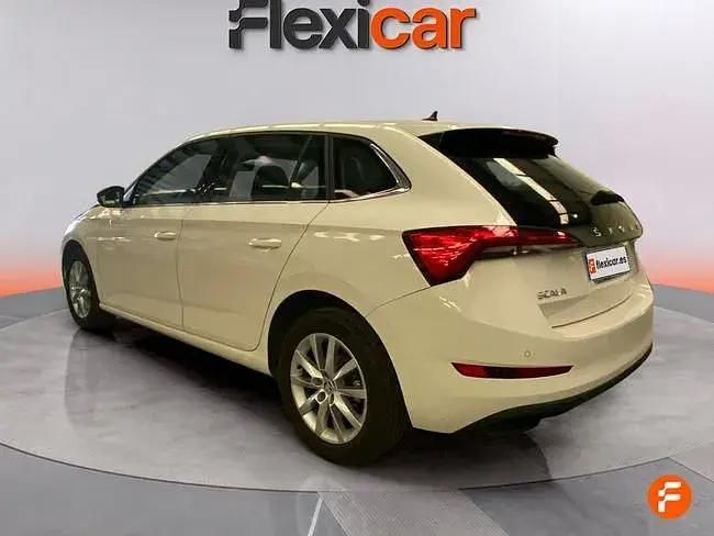 Usado Skoda Scala Ambition 110 HP (80 kW) 2021 Branco Citadino