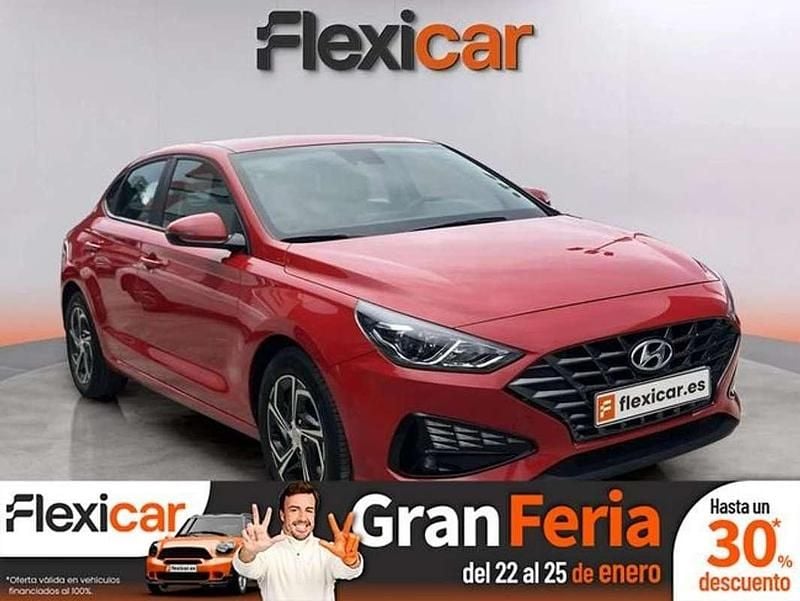 Rojo Usado 2022 Hyundai i30 Berlina | 14.590 € (Super precio) - Imagen 1/4