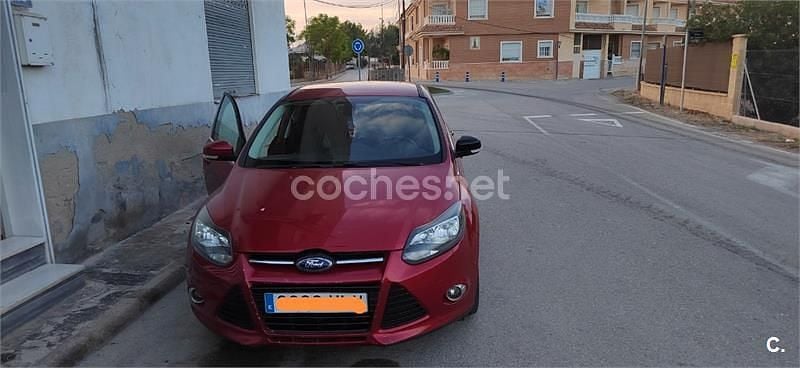 Granate Usado 2012 Ford Focus Trend Berlina | 5000 € (Buen precio) - Imagen 1/4