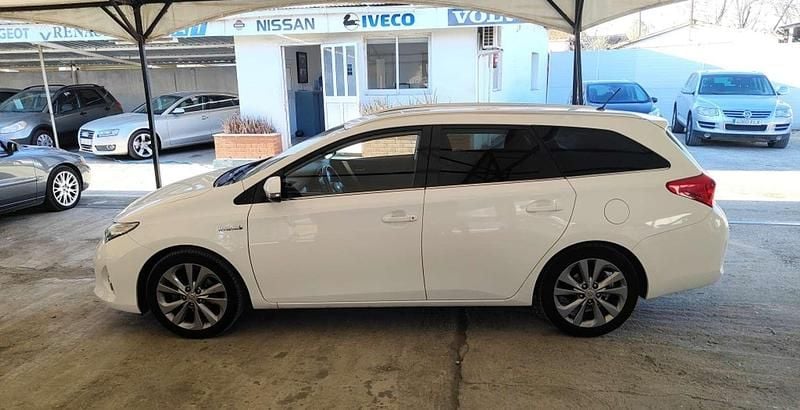 Usado Toyota Auris Touring Sports Advance 136 CV (100 kW) 2015 Blanco Familiar