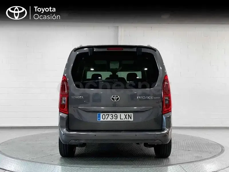 Usado Toyota Proace Verso Advance 131 CV (96 kW) 2022 Gris / plata Familiar