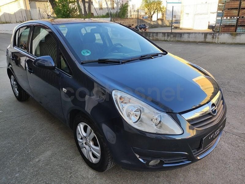 Usado Opel Corsa Cosmo 85 CV (62 kW) 2010 Gris / plata Utilitario