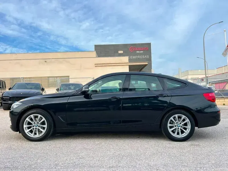 Usado BMW 318 150 CV (110 kW) 2018 Negro Berlina