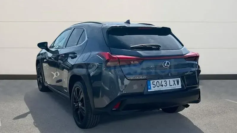 Usado Lexus UX 184 CV (135 kW) 2022 Gris / plata SUV