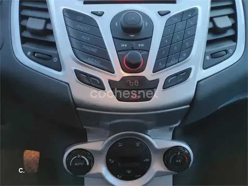 Usado Ford Fiesta Titanium 96 CV (70 kW) 2010 Azul Berlina